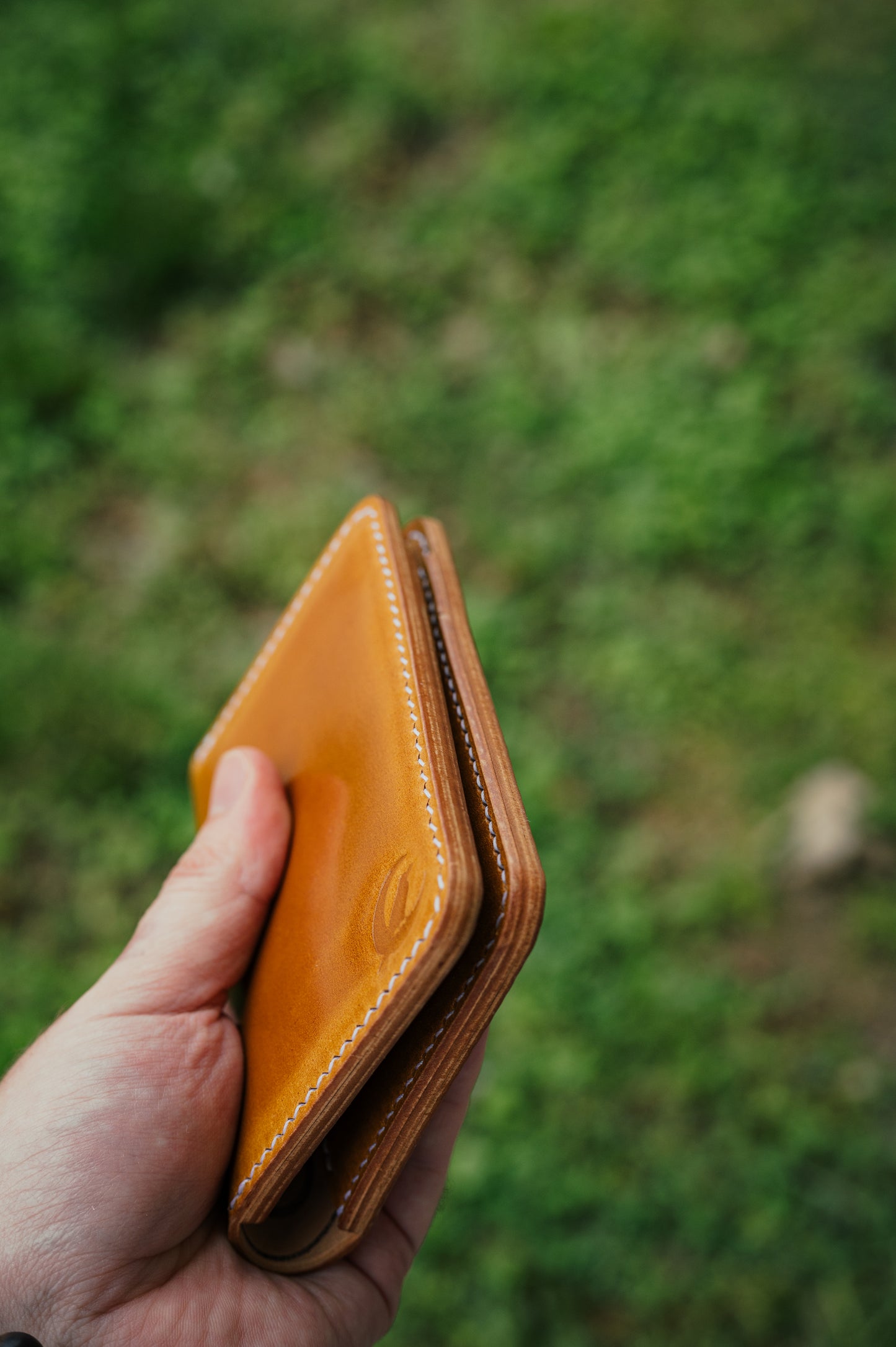 Cartera vertical de cuero con tarjetero Shell Cordovan - The Morgan | La mejor cartera de cuero fabricada en EE. UU., regalo para el día del padre para su esposo, su hijo o su novio