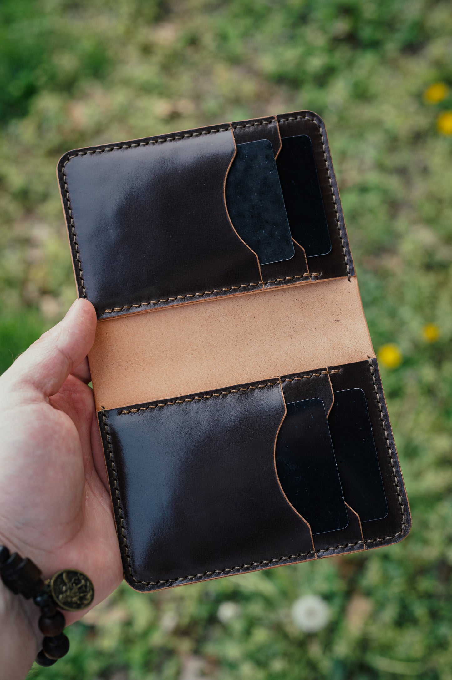 Cartera vertical de cuero con tarjetero Shell Cordovan - The Morgan | La mejor cartera de cuero fabricada en EE. UU., regalo para el día del padre para su esposo, su hijo o su novio