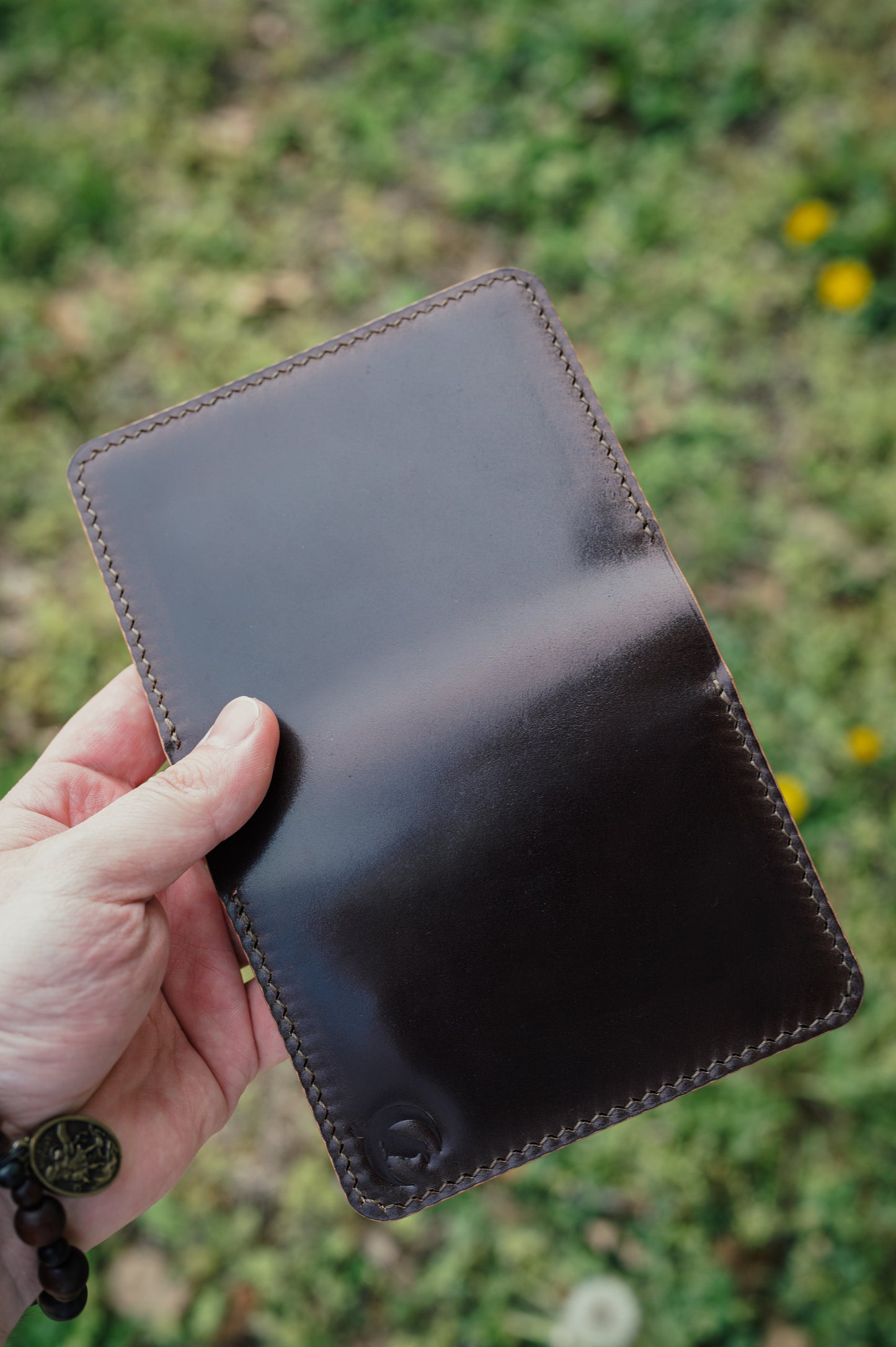 Cartera vertical de cuero con tarjetero Shell Cordovan - The Morgan | La mejor cartera de cuero fabricada en EE. UU., regalo para el día del padre para su esposo, su hijo o su novio